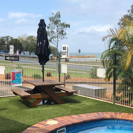 Bribie Waterways Motel Bongaree Bagian luar foto