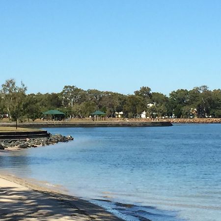 Bribie Waterways Motel Bongaree Bagian luar foto