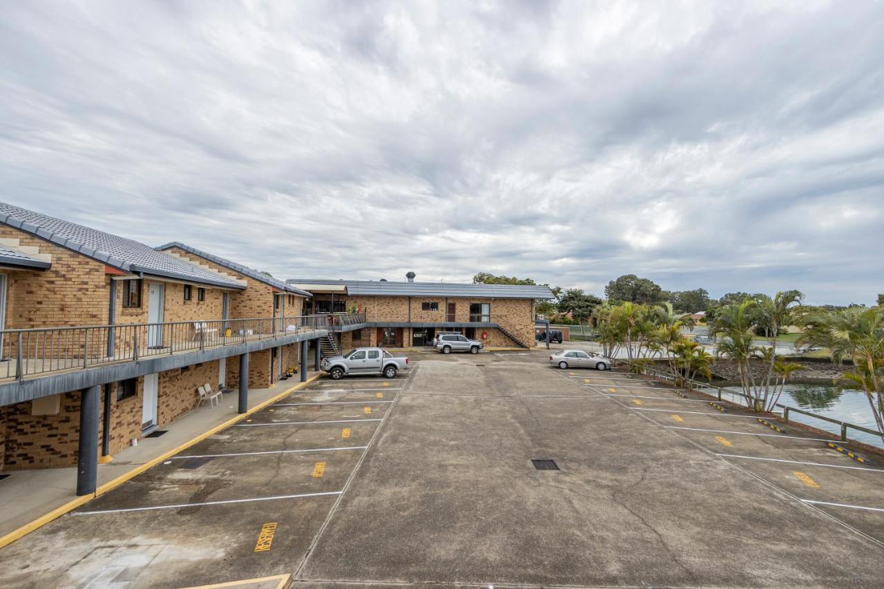 Bribie Waterways Motel Bongaree Bagian luar foto