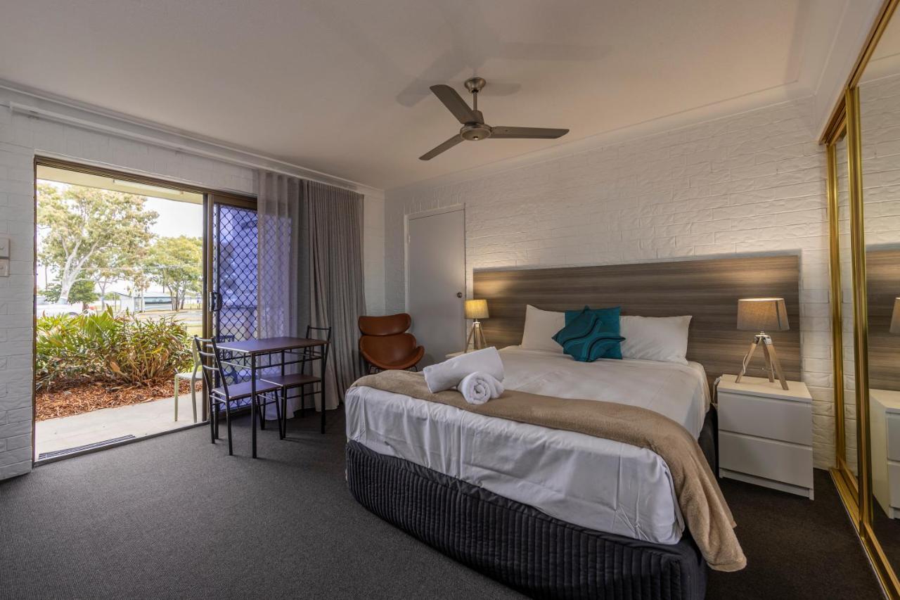 Bribie Waterways Motel Bongaree Bagian luar foto