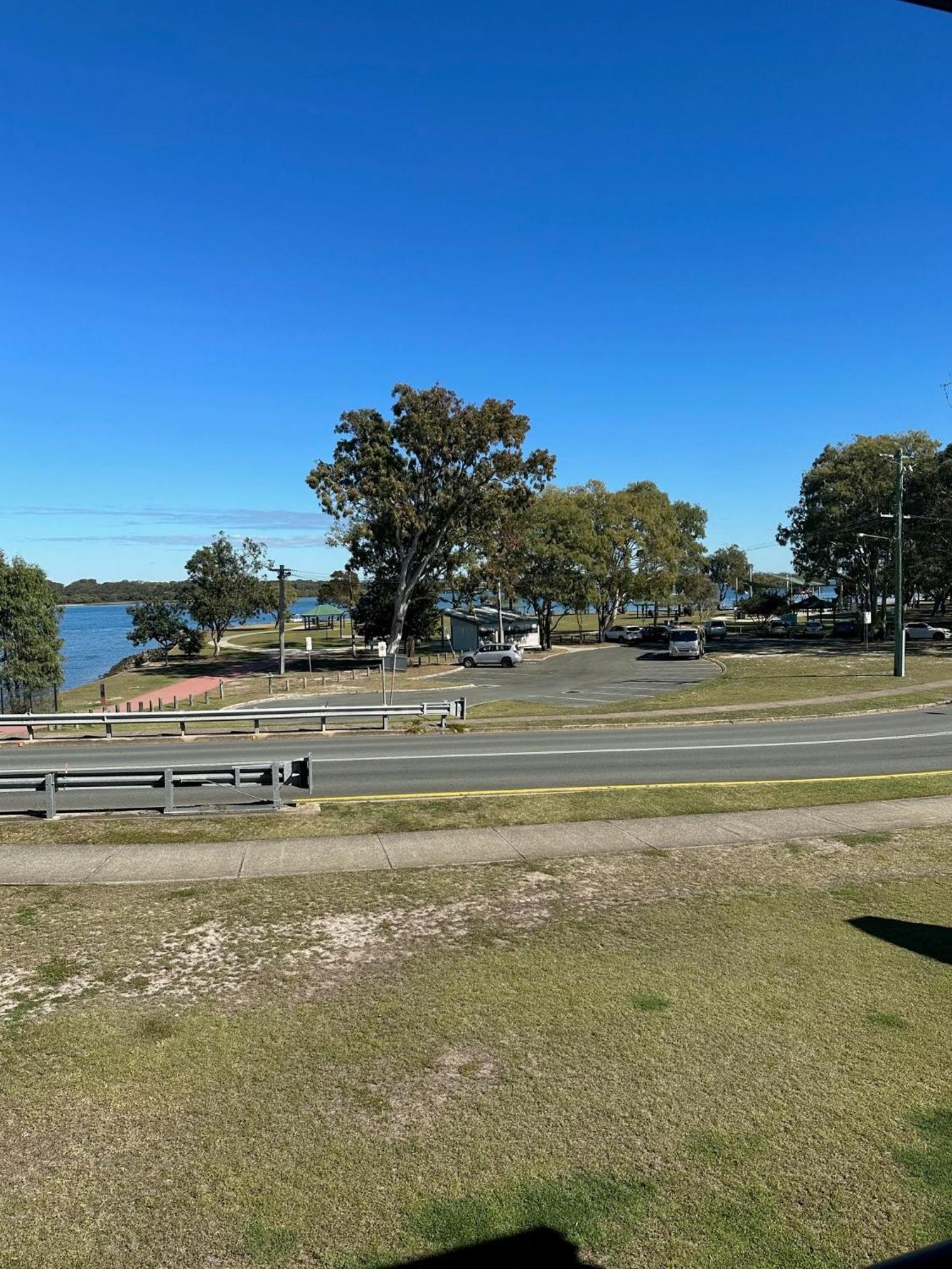 Bribie Waterways Motel Bongaree Bagian luar foto