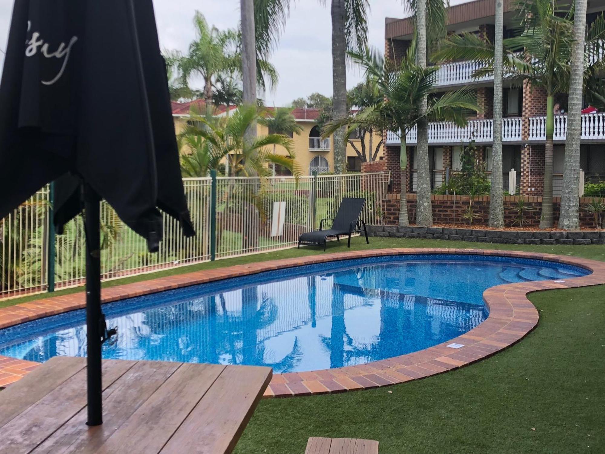 Bribie Waterways Motel Bongaree Bagian luar foto