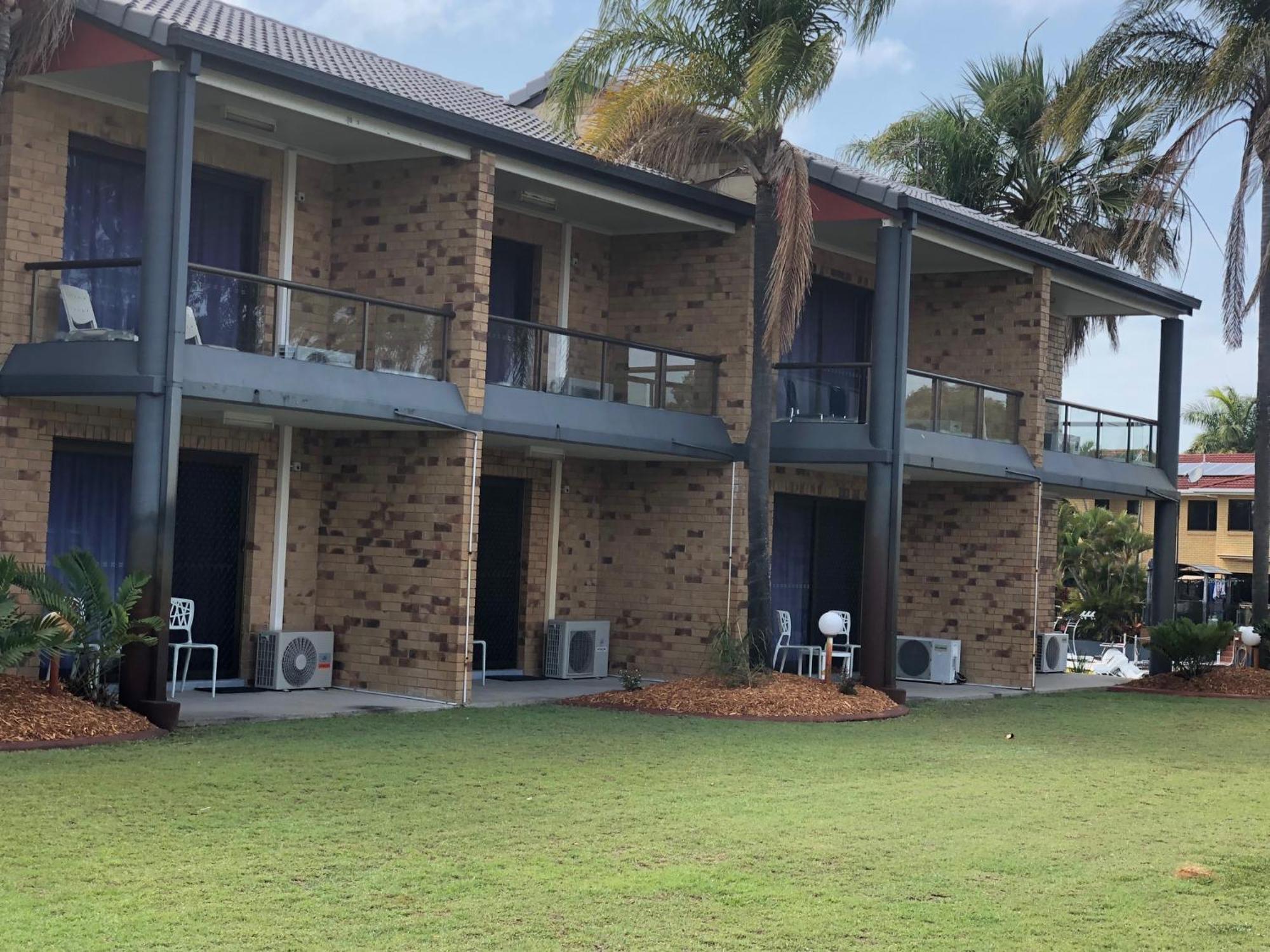 Bribie Waterways Motel Bongaree Bagian luar foto