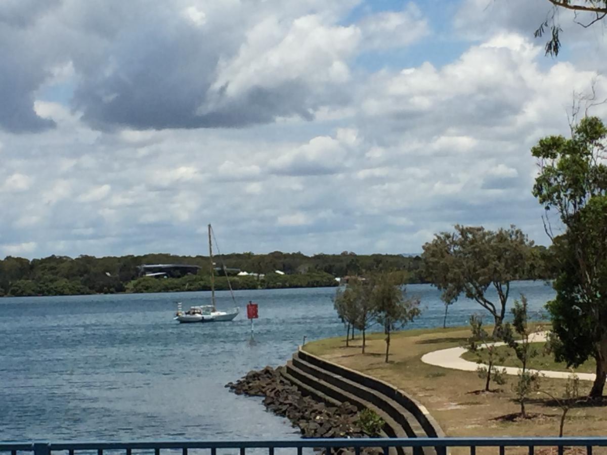 Bribie Waterways Motel Bongaree Bagian luar foto
