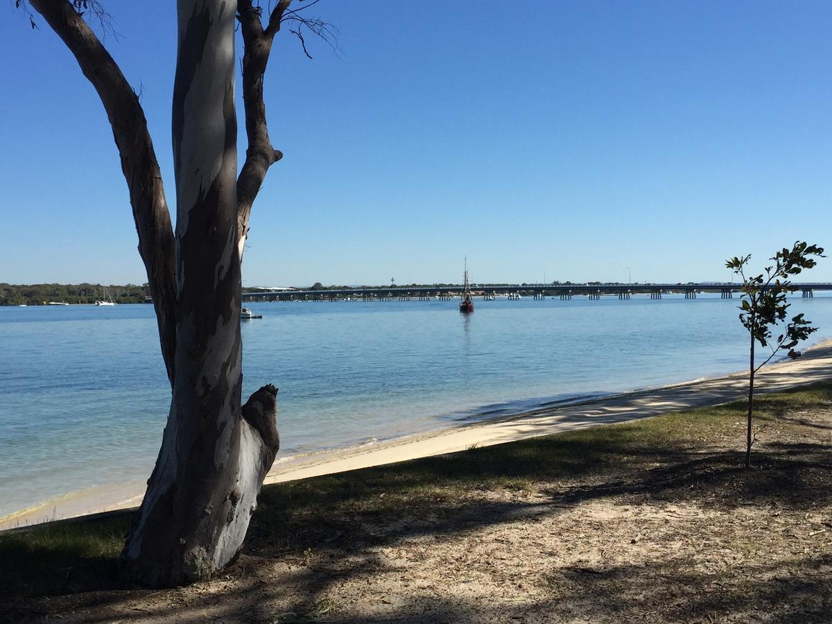 Bribie Waterways Motel Bongaree Bagian luar foto