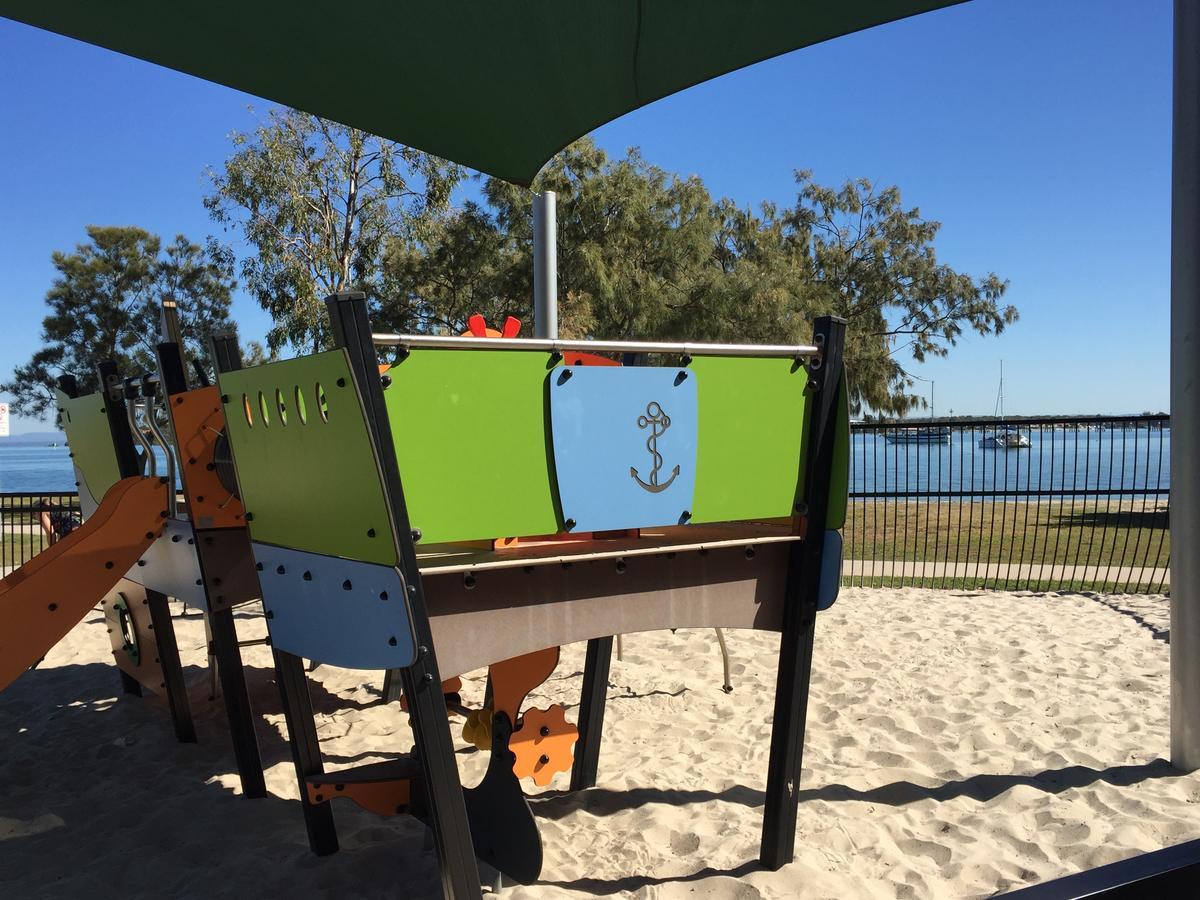 Bribie Waterways Motel Bongaree Bagian luar foto