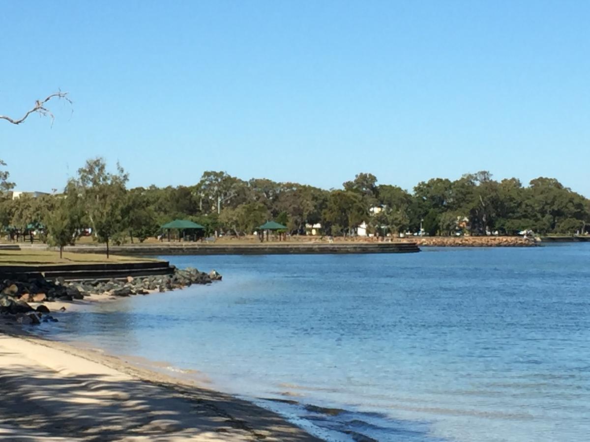 Bribie Waterways Motel Bongaree Bagian luar foto