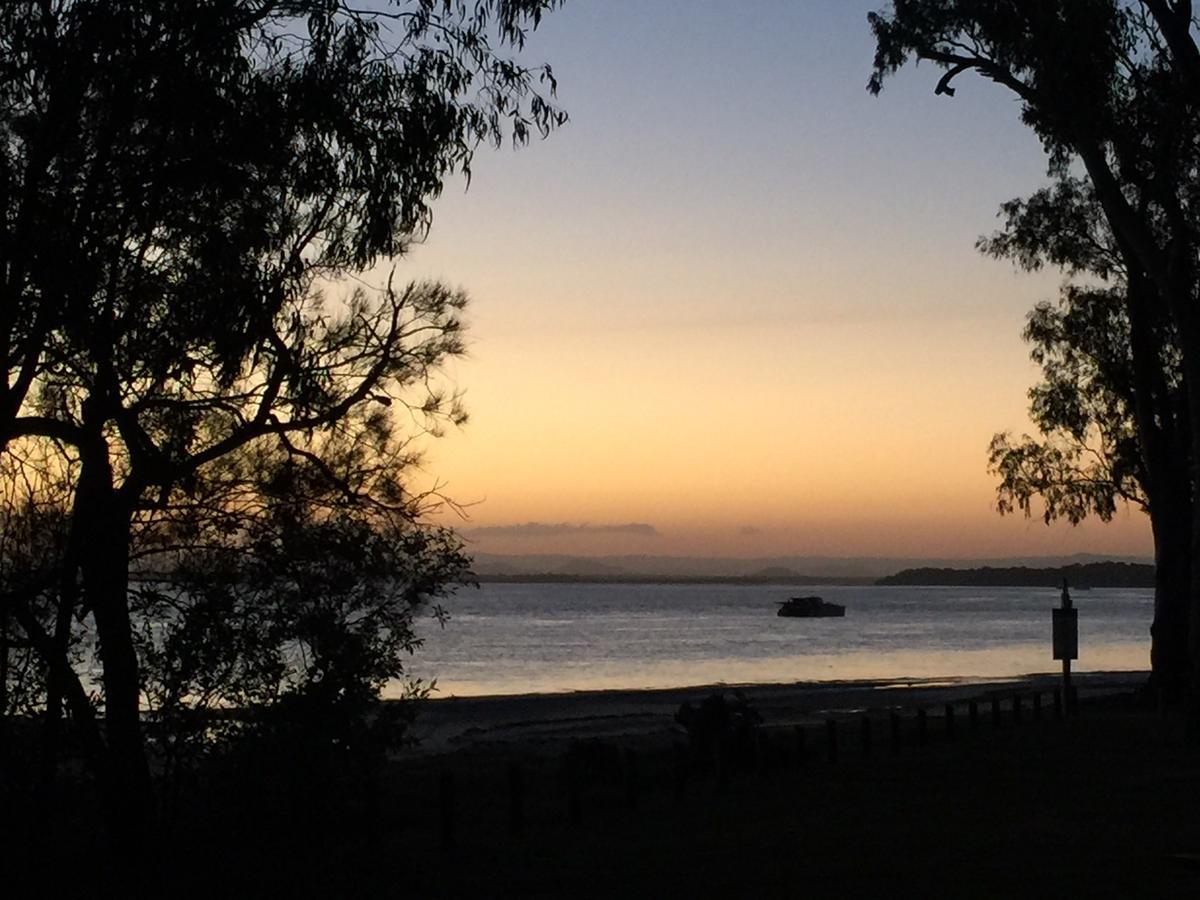 Bribie Waterways Motel Bongaree Bagian luar foto