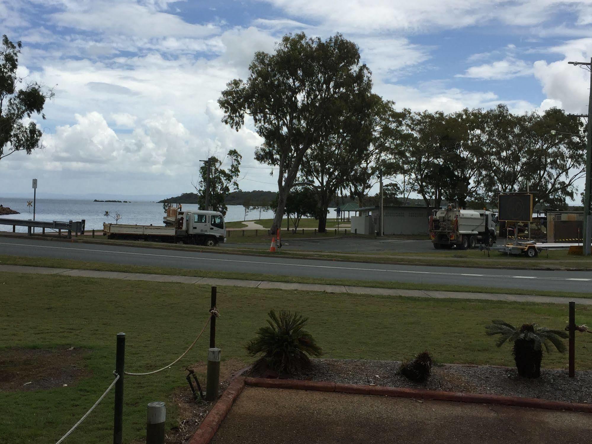 Bribie Waterways Motel Bongaree Bagian luar foto