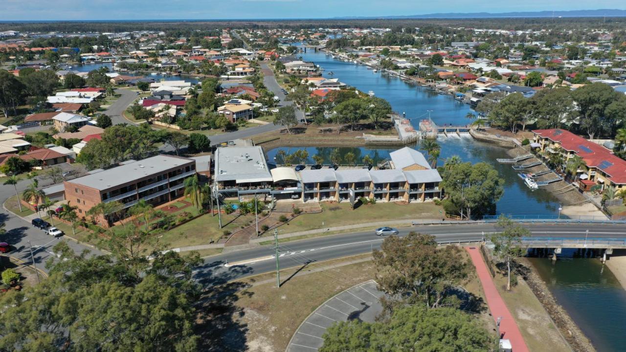 Bribie Waterways Motel Bongaree Bagian luar foto