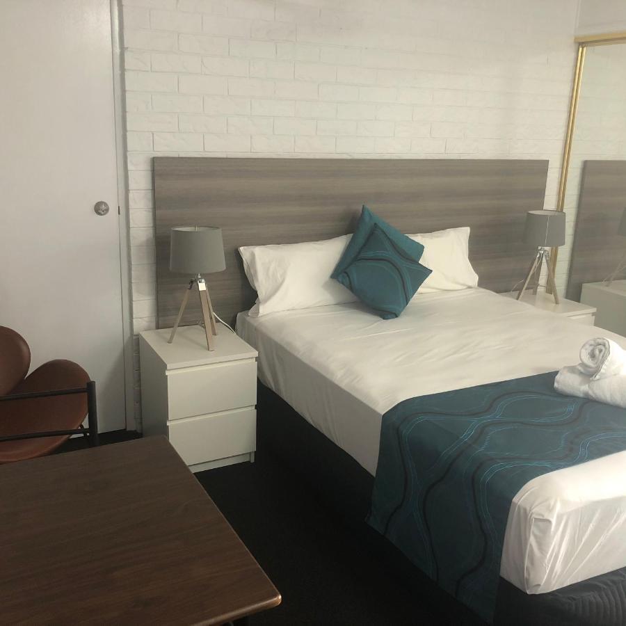 Bribie Waterways Motel Bongaree Bagian luar foto